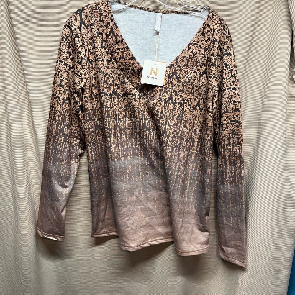 Noracora women top